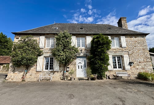 6 bed gite complex for sale near Perrou