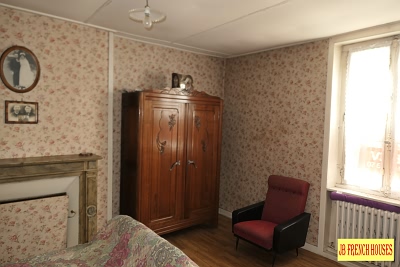 5 bed stone house for sale near Vengeons