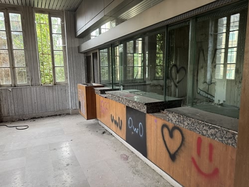Detached house to renovate near Vengeons