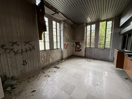 Detached house to renovate near Vengeons
