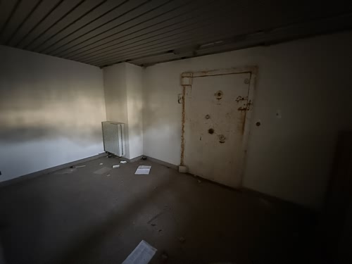 Detached house to renovate near Vengeons