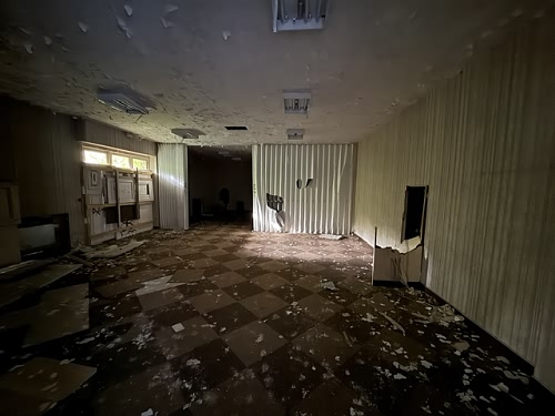 Detached house to renovate near Vengeons