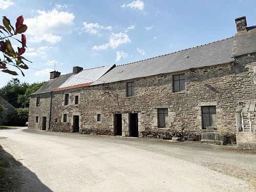 House to renovate near Saint Vran