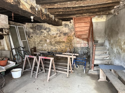House to renovate near Saint Vran
