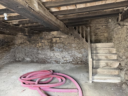 House to renovate near Saint Vran