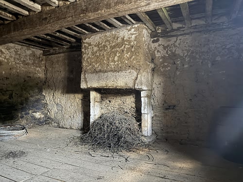 House to renovate near Saint Vran