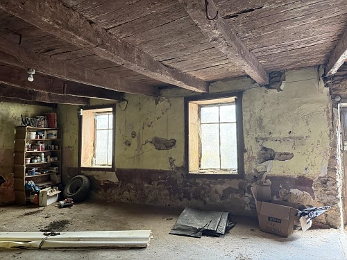 House to renovate near Saint Vran