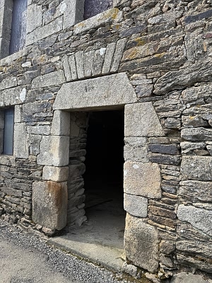 House to renovate near Saint Vran